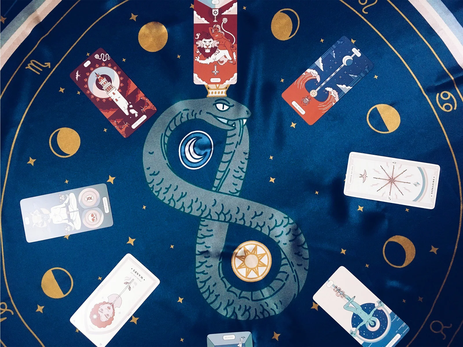 Arcana Iris Sacra Tarot Cloth: Night Edition - Image 4